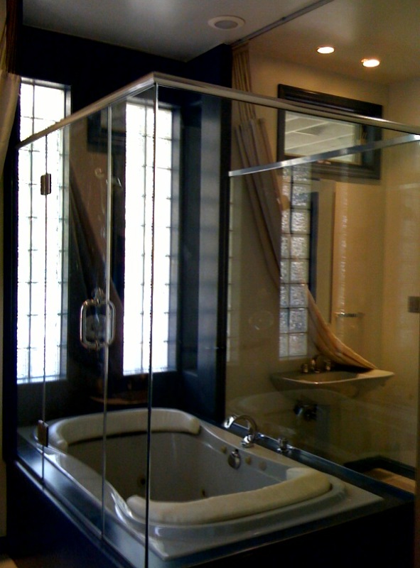 Shower door in Sausalito
